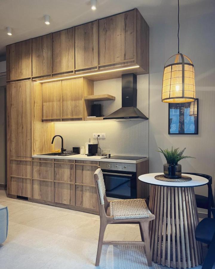 Luxurious Wooden Detail Flat In City Center Chalkís Exteriér fotografie