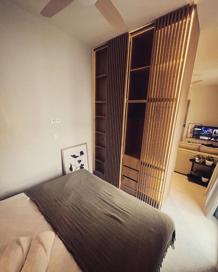 Luxurious Wooden Detail Flat In City Center Chalkís Exteriér fotografie