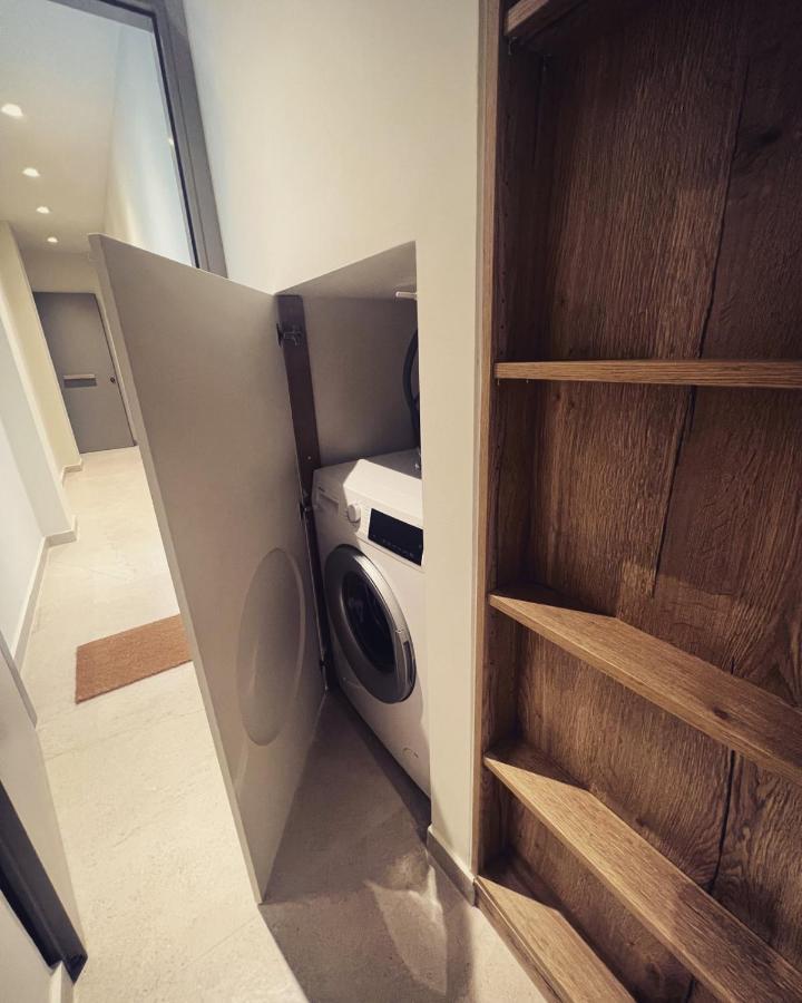 Luxurious Wooden Detail Flat In City Center Chalkís Exteriér fotografie