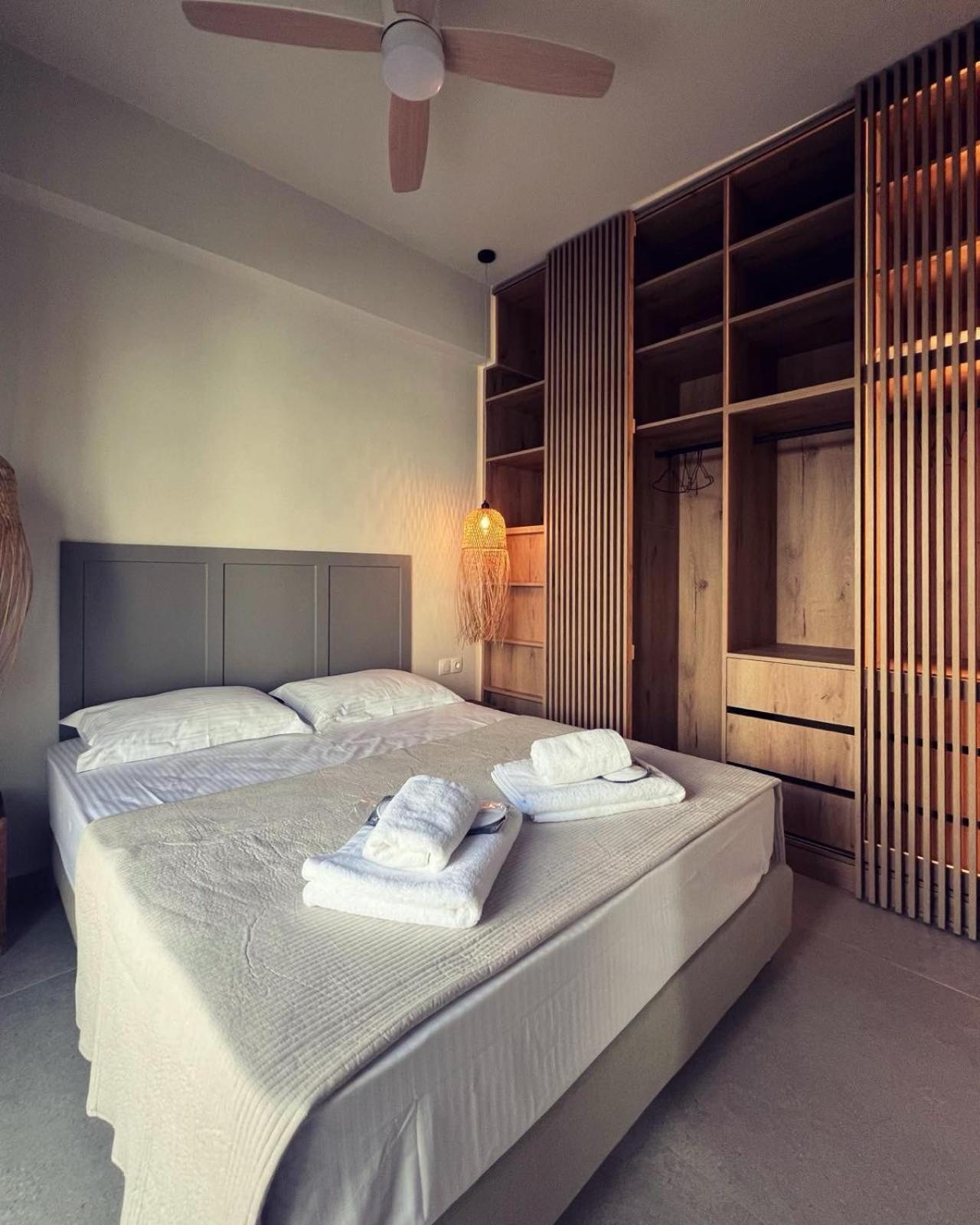 Luxurious Wooden Detail Flat In City Center Chalkís Exteriér fotografie